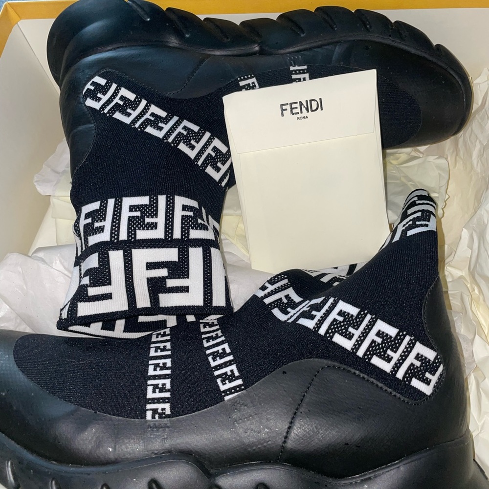 FENDI SNEAKER SIZE 9 - Picture 3 of 5